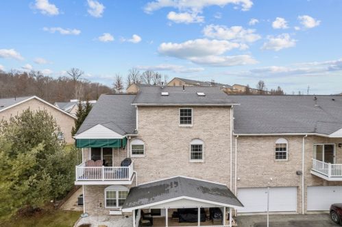 37 Elena Ave, New Kensington PA  15068-9749 exterior
