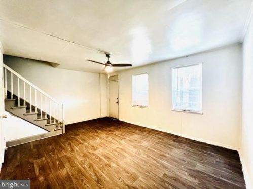 3072 Constitution Rd, Camden, NJ 08104-3118