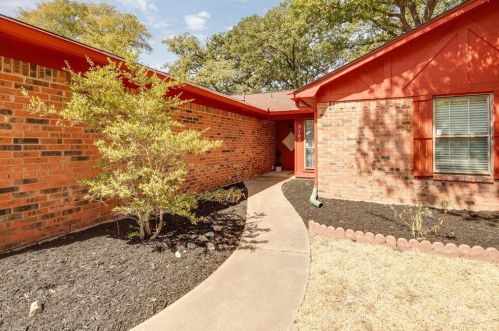 3105 Forestwood Dr, Bryan, TX 77801-2406