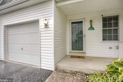 233 Meadow Ln, Harrisburg, PA 17112-8938