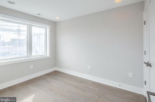 506 Fairmount Ave, Philadelphia PA  19123-0028 exterior