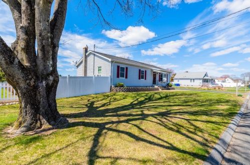 33 Louise St, Waterford, CT 06385-2301
