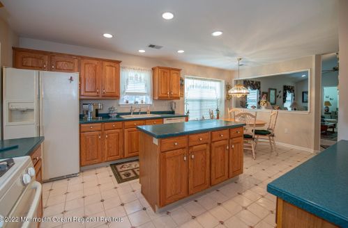 21 Oakmont Rd, Lakewood NJ  08701-5764 exterior