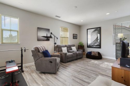 211 Emory Oak Pl, Lathrop CA  95330-8527 exterior