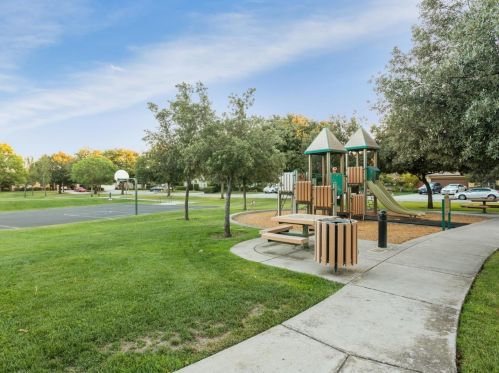 2075 Merlot Dr, Morgan Hill CA  95037-3883 exterior