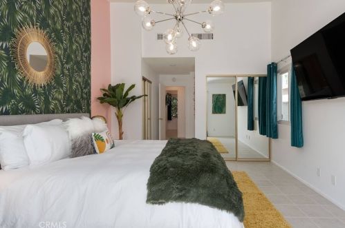 3670 Mesquite Ave, Palm Springs CA  92264-3400 exterior