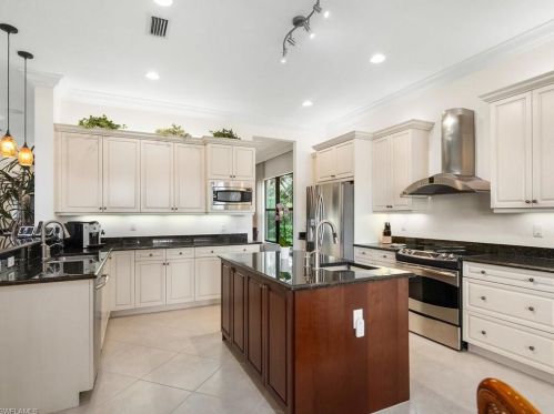 3225 Atlantic Cir, Naples FL 34119-8636 exterior