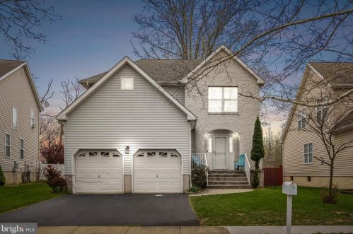 112 Canal View Dr, Trenton, NJ 08648-1317