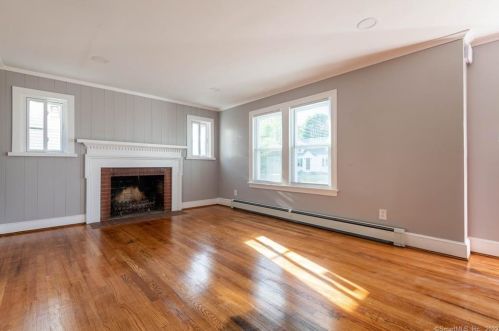 42 Westwood St, Manchester CT  06040-5723 exterior