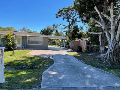 3918 Coconut Cir, Naples, FL 34104-4453
