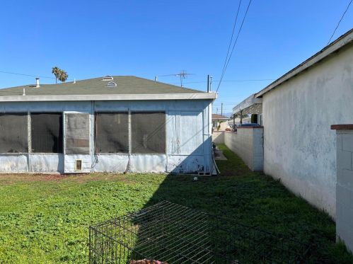 4916 Brompton Ave, Bell CA  90201-3729 exterior