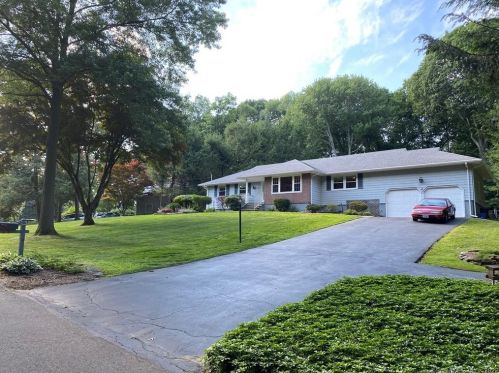 85 Canterbury Ln, Bridgeport, CT 06612-1263