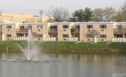 17 Lake Ave, East Brunswick NJ  08816-1807 exterior