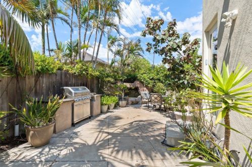 3328 Crown Pt Dr, San Diego CA 92109-6711 exterior