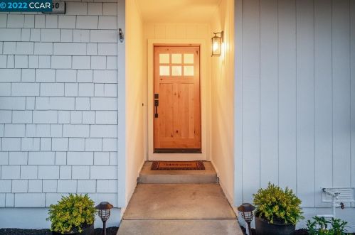750 Senca Ct, Danville, CA 94526-3549