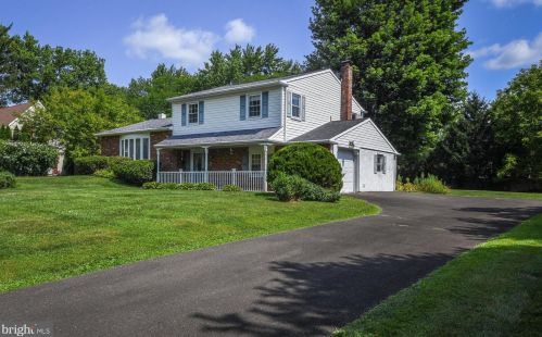 19 Cloverly Dr, Southampton, PA 18954-1903