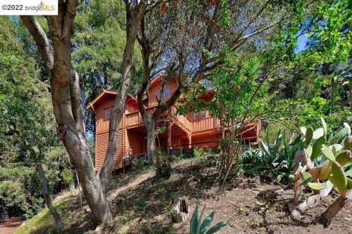 161 Tamalpais Rd, Berkeley, CA 94708-1948