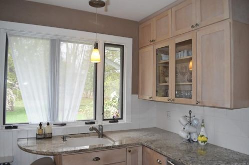 83 Morningside Dr, Crotonville, NY 10562-3108