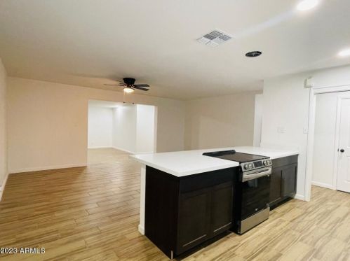 5658 37th Dr, Phoenix AZ  85019-2102 exterior