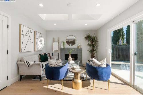 7298 Tamarack Dr, Pleasanton CA  94568-1749 exterior