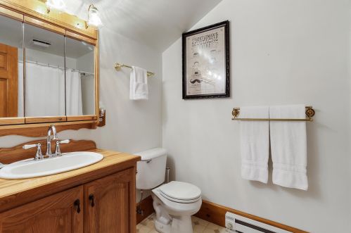 1329 Dodge St, Lake Geneva WI  53147-1309 exterior