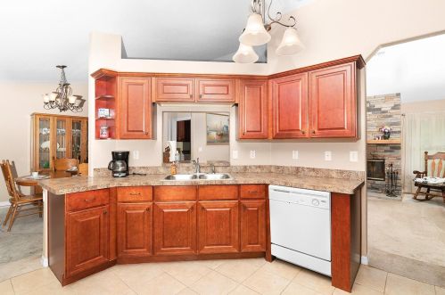 8185 180th Avenue Rd, Ocklawaha FL  32179-3750 exterior