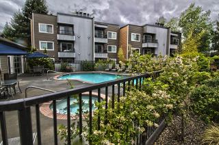 748 Kirkland Cir, Kirkland, WA 98033-3988