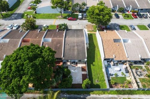 2327 37 Ave, Hollywood FL 33021-3626 exterior