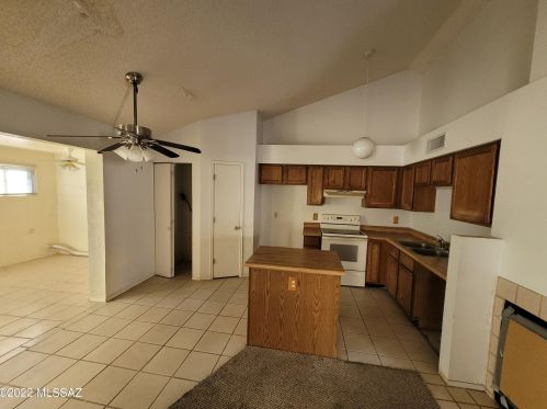 7255 Camino Libertad, Tucson, AZ 85746-8266