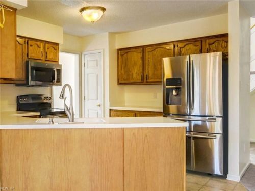 102 Amelia Ct, Yorktown, VA 23693-4447