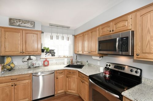 3 Linden Ave, Holtsville NY  11742-2323 exterior