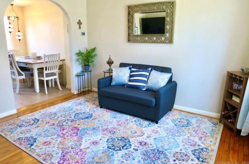 425 Sylvan Knoll Rd, Stamford, CT 06902-5319