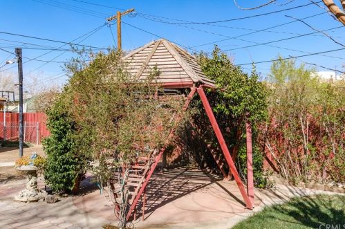 16842 Tracy St, Victorville CA  92395-3722 exterior