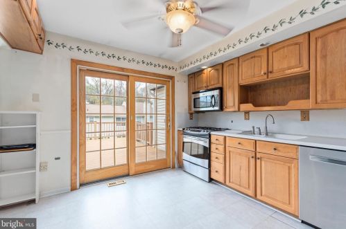 1716 Mcnelis Dr, Southampton, PA 18966-4027