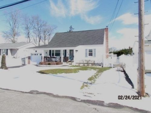 139 20th St, Deer Park, NY 11729-4801