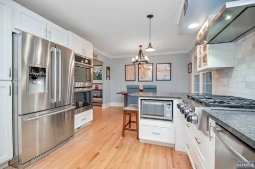 11 Cherokee Trl, Oakland NJ  07436-3011 exterior