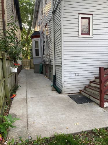 1032 20th St, Milwaukee WI 53204-2052 exterior