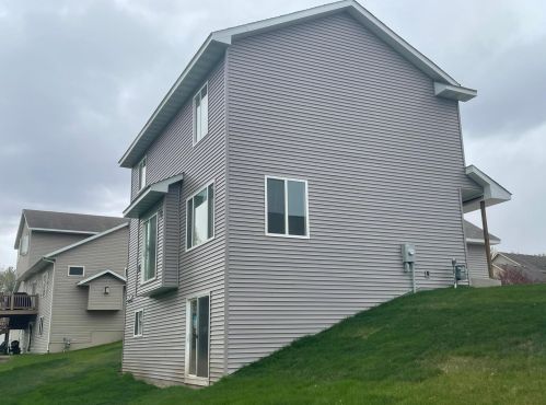 1209 Amber Ln, Faribault, MN 55021-5078