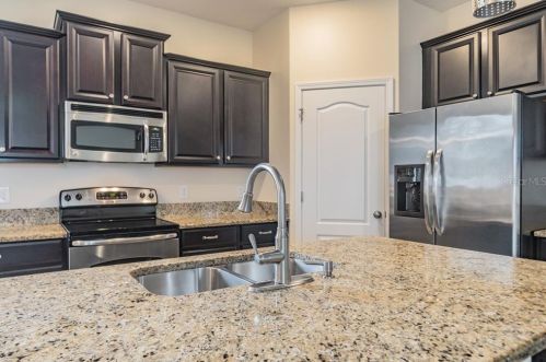 2056 Lynah Ave, Apopka, FL 32703-8455