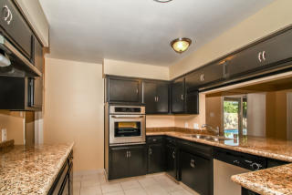 4201 Cambridge Dr, Bakersfield CA  93306-1704 exterior