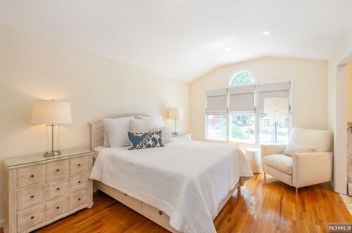 122 Woodside Ave, Ridgewood NJ 07450-5028 exterior