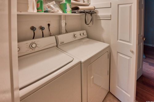 31 Chippendale Dr, Mount Sinai NY  11766-2605 exterior