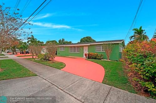 1071 60th St, Hialeah, FL 33012-2312