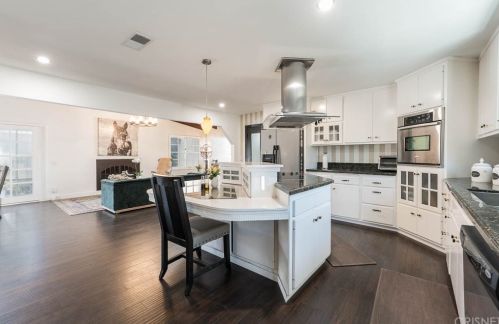 14639 Albers St, Van Nuys CA 91411-3713 exterior