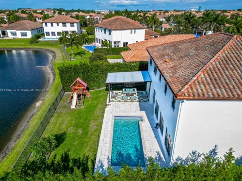 8297 28th St, Hollywood FL  33024-3187 exterior