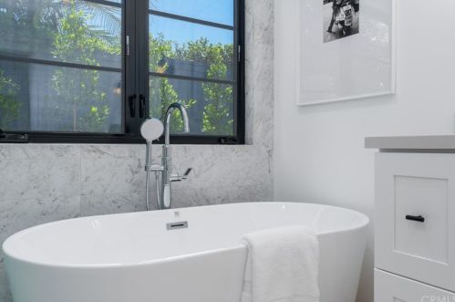 1712 Tradewinds Ln, Newport Beach CA  92660-4312 exterior