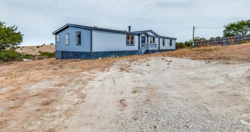 140 Bluff Heights Dr, Weatherford, TX 76085-5765