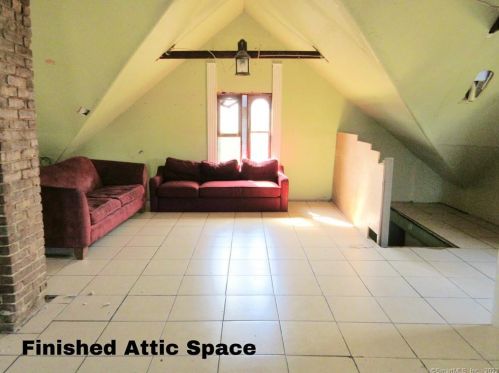 13 Manwaring St, United States Coast Guard Ac CT  06320-5619 exterior