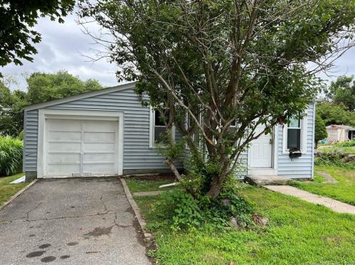 32 Smith St, Groton, CT 06340-4025