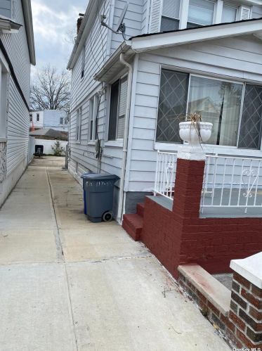 117-44 168th St, Jamaica, NY 11434-1323